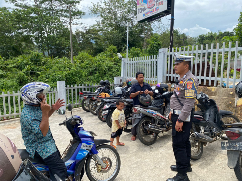 Unit Kamsel Satlantas Polres Lebong Gelar Penerangan Keliling di Wisata Kolam Renang Wahana 88