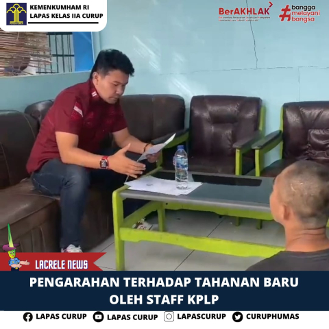 Curup, INFO LACRELE - Pengarahan Terhadap Tahanan Baru Oleh Staff KPLP.  Jum'at (06/12)  Lapas Klas llA Curup kembali menerima sebanyak 3 orang tahan baru dari Kejaksaan Negeri Kepahiang dan 2 orang tahanan baru dari Kejaksaan Negeri Rejang Lebong. Sebelum dilakukan pendataan tahanan baru ini akan dilakukan pemeriksaan kesehatan yang dilakukan oleh petugas klinik lapas klas llA curup.  Nantinya tahanan baru akan di tempatkan di sel masa pengenalan lingkungan untuk beradaptasi dengan lingkungan sekitar dan u