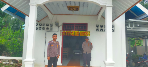 Polsek Kedurang Ilir Laksanakan Pengamanan  Ibadah Tahun Baru Ciptakan Kenyamanan Beribadah