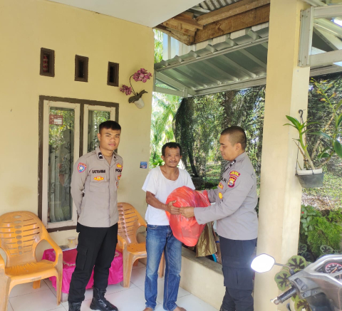 Sat Binmas Polres Bengkulu Selatan Gelar Kegiatan Sosial “Jumat Berbagi”