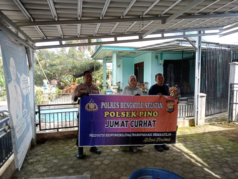 Perkuat Sinergitas Polisi dengan Masyarakat, Polsek Pino Gelar Jumat Curhat di Desa Binaan