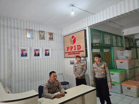 Polres Bengkulu Selatan Siagakan Personel PAM untuk Perketat Pengamanan Kantor Bawaslu Pasca Pilkada 2024