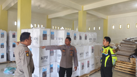 Polres Bengkulu Selatan Siagakan Personil PAM, Perketat Pengamanan Gudang Logistik KPU BS Selama 1x24 Jam