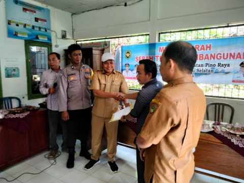 Bhabinkamtibmas Polsek Pino Raya Hadiri Serah Terima Pembangunan Gedung PAUD di Desa Telaga Dalam