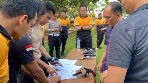 Kapolres Lebong Pimpin Pengecekan Senpi Personel