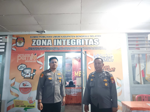 Polres Bengkulu Selatan Siagakan Personil PAM, Perketat Pengamanan Kantor KPU BS Pasca Pilkada 2024