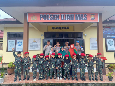Polsek Ujanmas Terima Kunjungan Anak TK Bunda Putri dalam Program Polisi Sahabat Anak