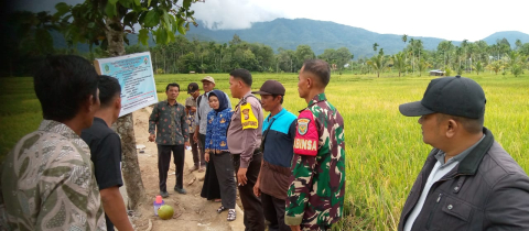 Tingkatkan Koordinasi, Bhabinkamtibmas Polsek Lebong Selatan Hadiri Monev DD dan ADD di Desa Bungin