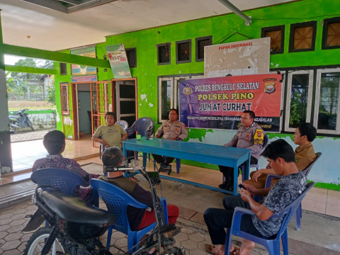 Perkuat Sinergitas, Polsek Pino Gelar Jumat Curhat di Desa Puding
