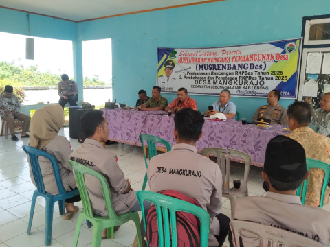 Tingkatkan Koordinasi, Kapolsek dan Bhabinkamtibmas Polsek Lebong Selatan Hadiri Monev DD dan ADD di Desa Mangkurajo