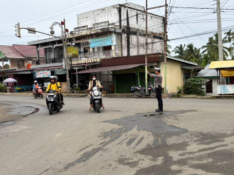 Polres Seluma Laksanakan Kegiatan Strong Point untuk Wujudkan Kehadiran Polisi di Tengah Masyarakat
