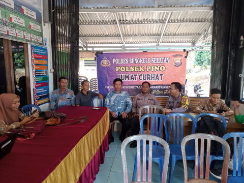Perkuat Sinergitas Polisi dengan Masyarakat, Polsek Pino Gelar Jumat Curhat di Desa Binaan