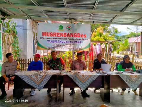 Tingkatkan Koordinasi, Bhabinkamtibmas Polsek Lebong Utara Hadiri Rapat di Desa Garut