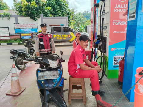 Patroli Polsek Sukaraja Antisipasi Keamanan dan Penyaluran BBM Bersubsidi di SPBUPatroli Polsek Sukaraja Antisipasi Keamanan dan Penyaluran BBM Bersubsidi di SPBU