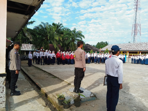 Polsek Semidang Alas Ajak Siswa SMPN 1 Seluma Tingkatkan Disiplin dan Wawasan Hukum