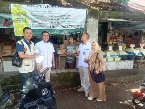 Tim Satgas Pangan Polda Bengkulu, Bulog dan Disperindag Lakukan Pengawasan Ketersediaan MinyakKita di Pasar Panorama