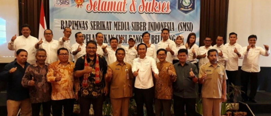 Foto bersama usai pembukaan Rapimnas SMSI dan pelantikan pengurus SMSI Bangka Belitung, Selasa (10/10/2017)