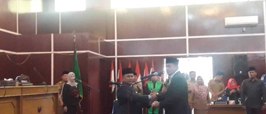 Wakil Ketua I DPRD Kota Bengkulu, Yudi Darmawansyah lantik Ahmad Jaingat Sijabat menggatikan posisi Maghdaliansi  dalam rapat istimewa Pergantian Antar Waktu (PAW)
