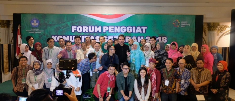 Usai acara pembukaan Forum Penggiat Komunitas Sejarah 2018 para peserta, narasumber dan panitia melakukan sesi foto-foto di Hotel Hotel Amos Cozy, Blok M, Jakarta Selatan, Jumat (29/6/2018) malam