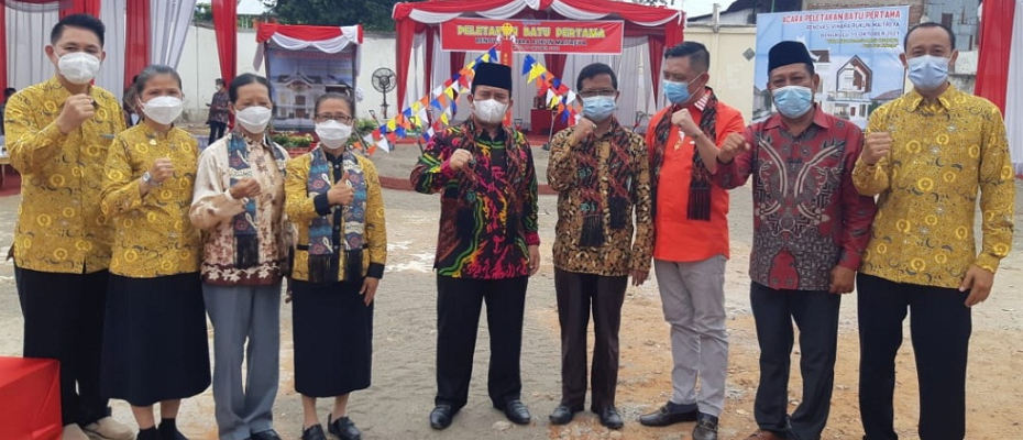 Kakanwil Kemenag Drs H Zahdi Taher M.HI. Foto: Kemenag Bengkulu saat peletakan batu pertama pemugaran Vihara Rukun Maitreya