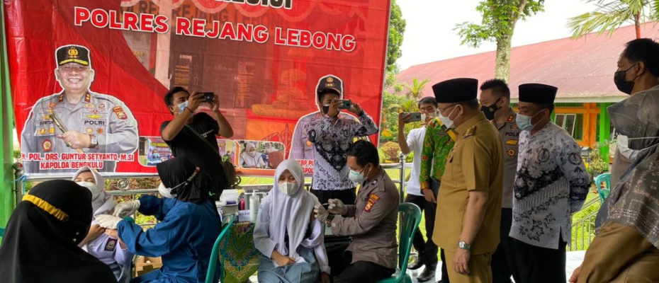 Gubernur Bengkulu Dr H Rohidin Mersyah M.MA, Senin (11/10/21) melaksanakan kunjungan kerja di SMU Negeri 2 Kabupaten Rejang Lebong