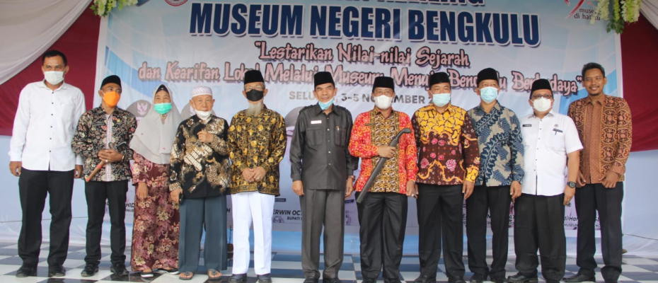 Kepala Museum Negeri Bengkulu Didi Hartanto usai hadir pada Pembukaan Pameran Keliling Museum Negeri Bengkulu Tahun 2021, di SMA N 3 Kabupaten Seluma ShareFacebookTwitterWhatsApp
