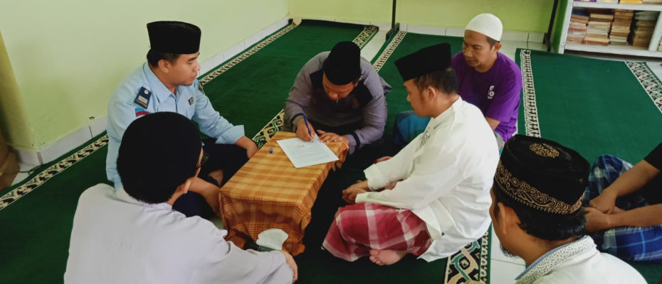 Warga Binaan Rutan Menjalani Ibadah 