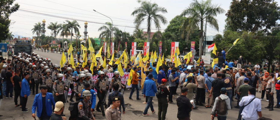  Aksi unjuk rasa PMII kenaikan harga BBM 