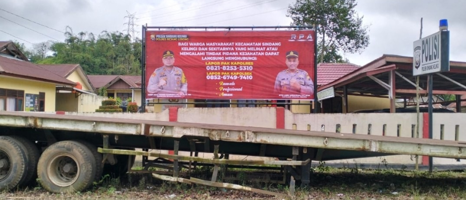 Polsek Sindang Kelingi Pasang Spanduk Nomor Pelayanan Kepolisian