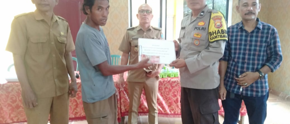 Bhabinkamtibmas Polsek Air Besi Monitoring Penyaluran Dana BLT-DD Desa Lubuk Tanjung