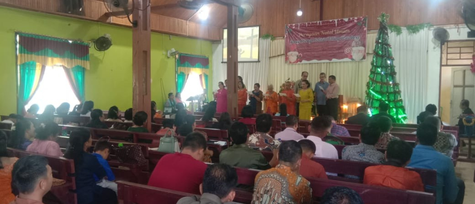 Personel Polsek Air Besi Amankan Ibadah Tahun Baru di Gereja Gekisia Desa Tebing Kandang
