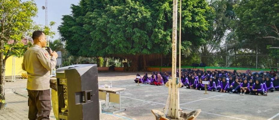 Polsek Ketahun Hadiri Pembukaan MPLS dan Gelar Penyuluhan Bahaya Narkoba dan Edukasi Tertib Berlalulintas di SMAN 05 BU