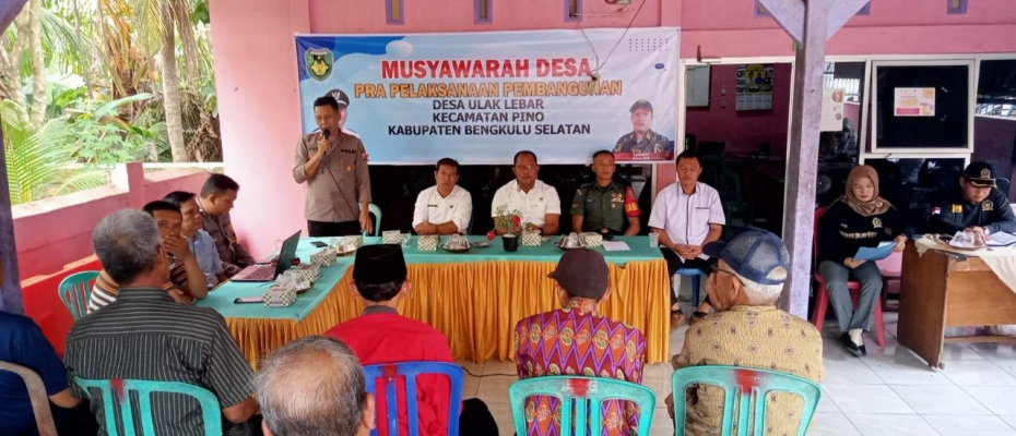 Kapolsek dan Kanit Binmas Polsek Pino Menghadiri Pra Pembangunan Tahun 2024 Desa Ulak Lebar