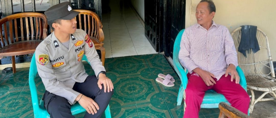 Kapolres Kaur Sambangi Warga Door to Door, Sampaikan Pesan Pilkada Damai dan Tertib Lalu Lintas