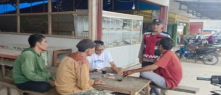 Polsek Talo Polres Seluma Polda Bengkulu melakukan kegiatan Patroli Sambang ke Pemukiman dan aktifitas kegiatan Masyarakat dalam rangka Himbauan Kamtibmas 