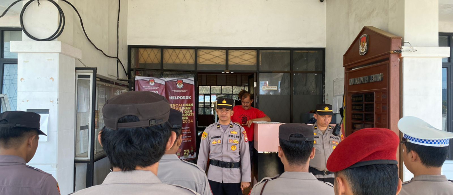 Personel Polres Lebong Amankan Penghitungan dan Rekapitulasi Suara di Kantor KPU Lebong