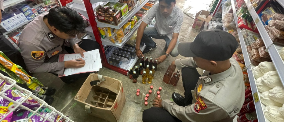 Polsek Tebat Karai Berhasil Mengamankan Puluhan Botol Minuman Keras Dalam Operasi Pekat Nala II 2024