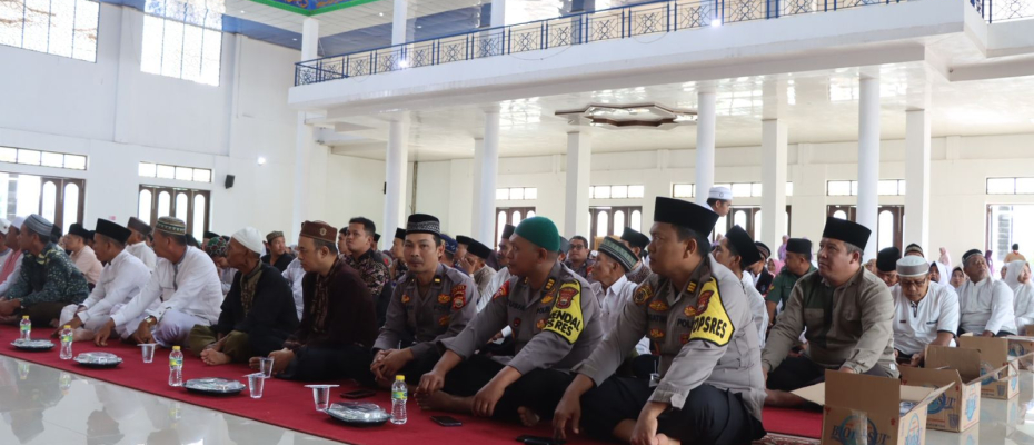 Personel Polres Lebong Laksanakan Pengamanan Tabligh Akbar di Masjid Agung
