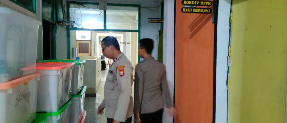 Polres Bengkulu Selatan Perketat Pengamanan 24 Jam di Kantor Bawaslu Pasca Pleno Pilkada 2024