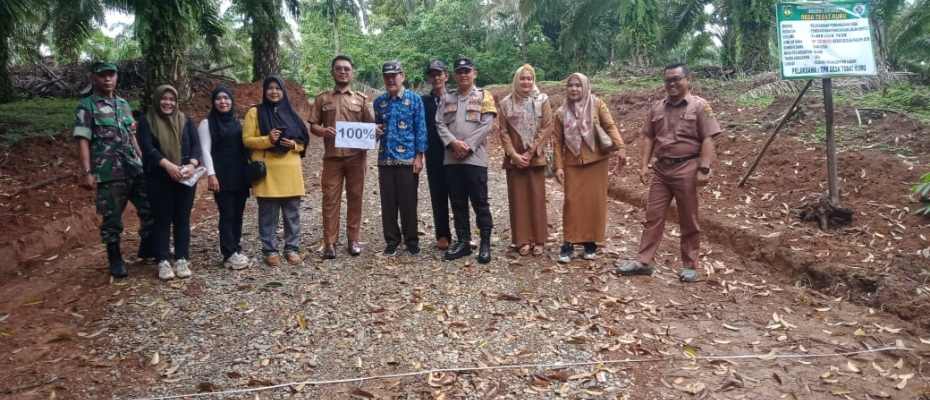 Bhabinkamtibmas Polsek Kota Manna Hadiri Sertifikasi Pembangunan Badan Jalan Genting  Lagan Sepanjang 465 Meter di Desa Tebat Kubu
