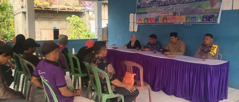 Tingkatkan Koordinasi, Bhabinkamtibmas Polsek Lebong Selatan Hadiri Pembagian BLT DD di Desa Pelabuhan Talang Leak