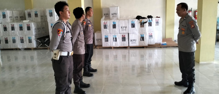 Polres Bengkulu Selatan Siagakan Personel PAM 24 Jam untuk Amankan Gudang Logistik KPU Pasca Pleno Pilkada 2024