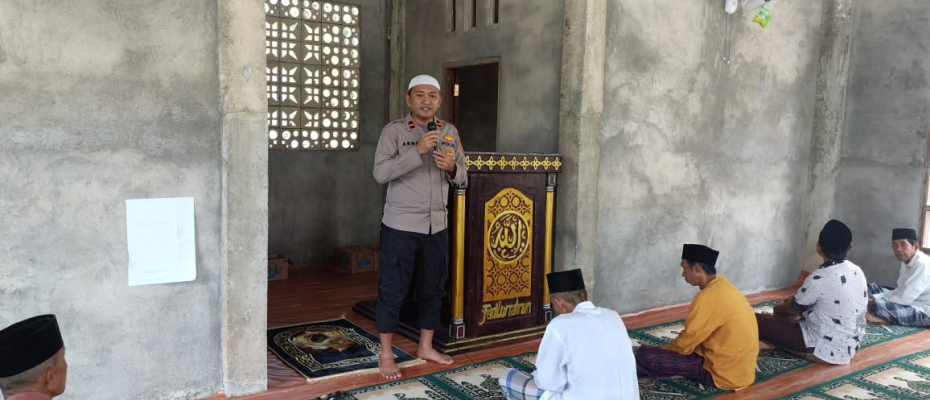 Kapolsek Kedurang Ilir Sholat Jumat Keliling di Masjid Fadlurahman