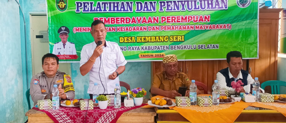 Kanit Reskrim dan Bhabinkamtibmas Polsek Pino Raya Hadiri Pelatihan Pemberdayaan Perempuan di Desa Kembang Seri