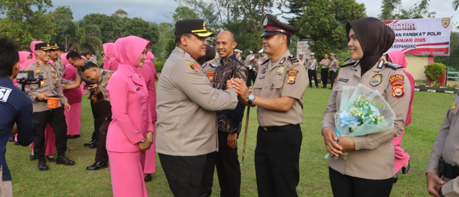 Kapolres Kepahiang Pimpin Upacara Kenaikan Pangkat Personel Polres Kepahiang TMT 1 Januari 2025