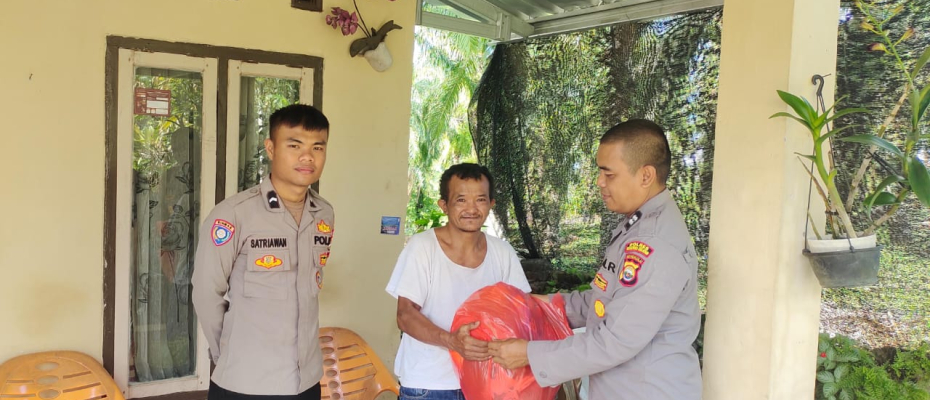 Sat Binmas Polres Bengkulu Selatan Gelar Kegiatan Sosial “Jumat Berbagi”