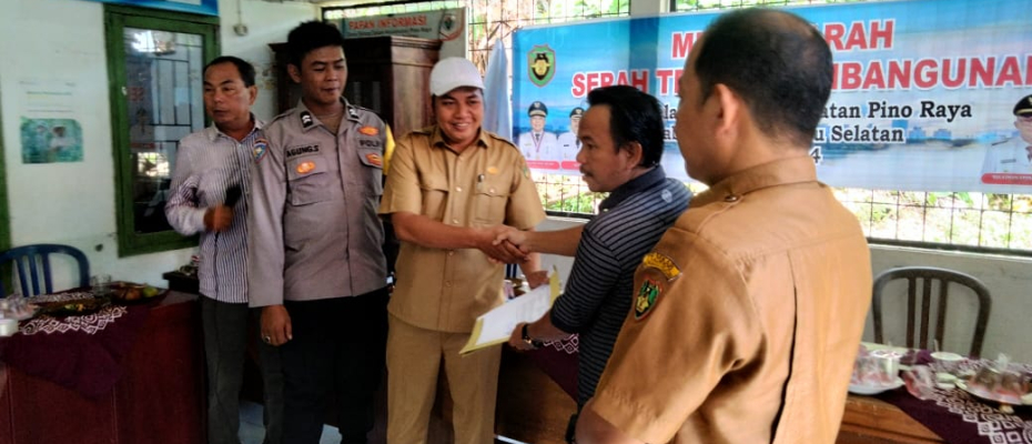 Bhabinkamtibmas Polsek Pino Raya Hadiri Serah Terima Pembangunan Gedung PAUD di Desa Telaga Dalam