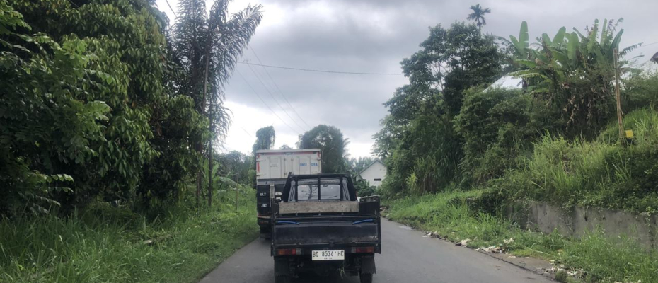 Polsek Sindang Kelingi Lakukan Pengawalan di Jalan Lintas Curup - Lubuk Linggau