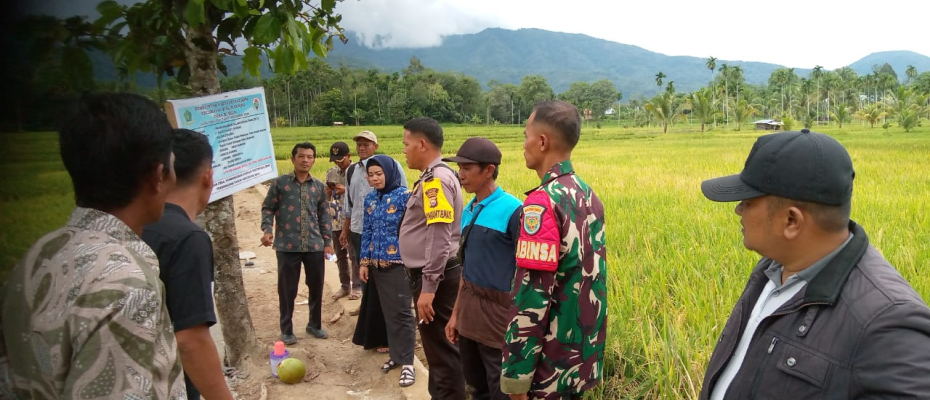 Tingkatkan Koordinasi, Bhabinkamtibmas Polsek Lebong Selatan Hadiri Monev DD dan ADD di Desa Bungin