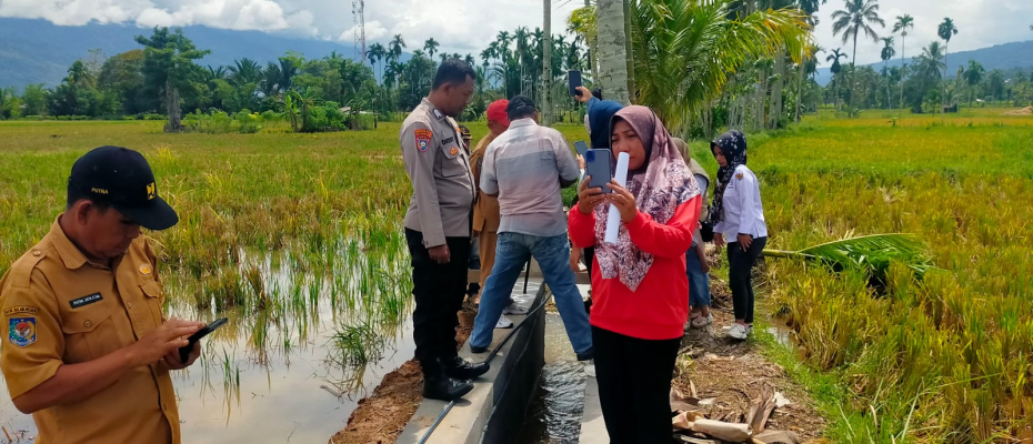 Tingkatkan Koordinasi, Bhabinkamtibmas Polsek Lebong Utara Hadiri Monev DD dan ADD di Desa Pyang Mbik